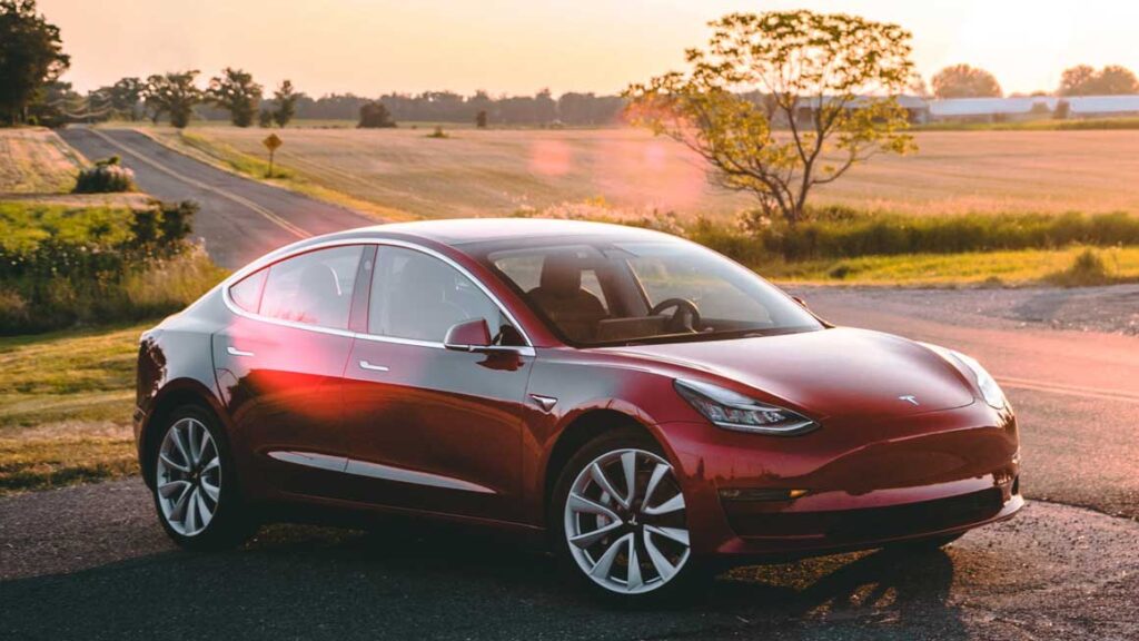 TESLA MODEL 3